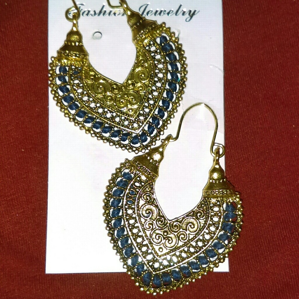 Beautiful New Bohostyle Goldtone Blue Earrings
